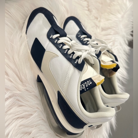 Nike air tennis shoes - Picture 3 of 6